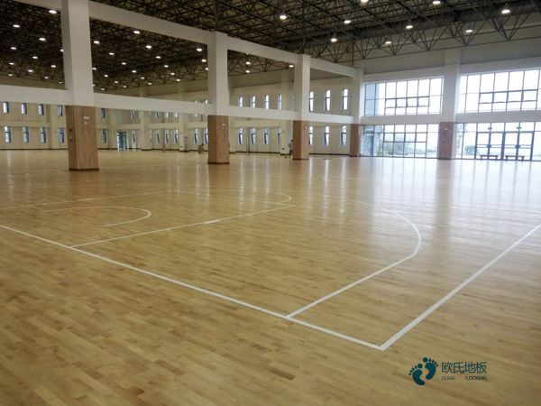 学校实木运动地板造价是的多少？