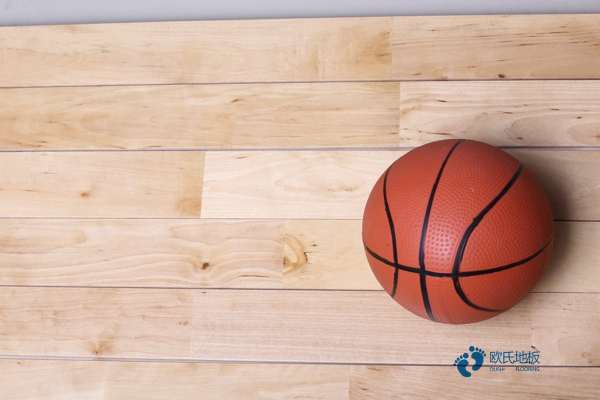专业的运动篮球地板价格是多少钱？