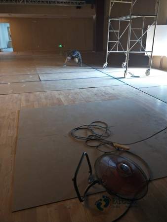 枫桦木篮球场实木地板安装工艺