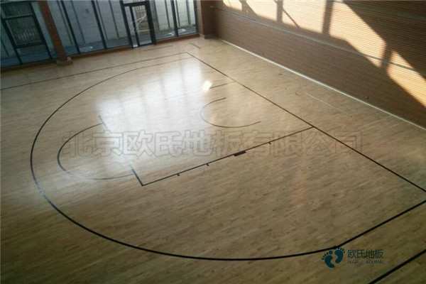 20厚篮球馆木地板一般多少钱？
