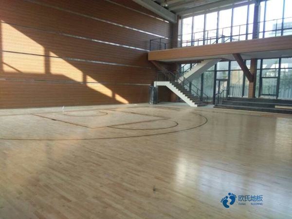 专业的篮球场地木地板怎么翻新？