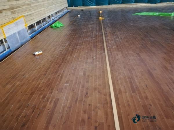20厚体育馆实木地板翻新施工