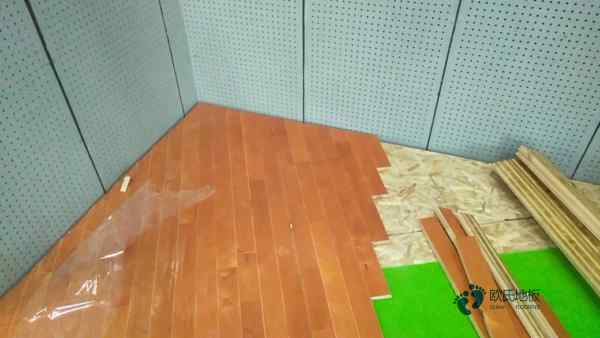 柞木排球馆木地板怎么保养？