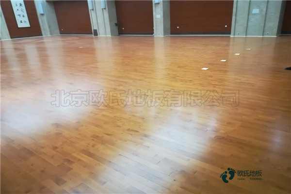 指接板篮球馆木地板价格是多少钱？